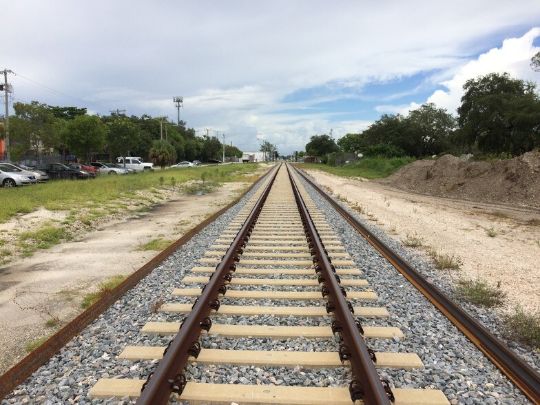 More Photos Of 301-395 NE 59th St, Miami Showroom For Lease