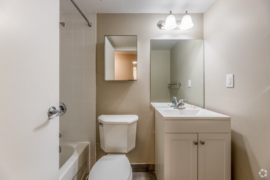 More Photos Of 20 Carlton Street, 25 Wood St, Toronto Apartments For Lease