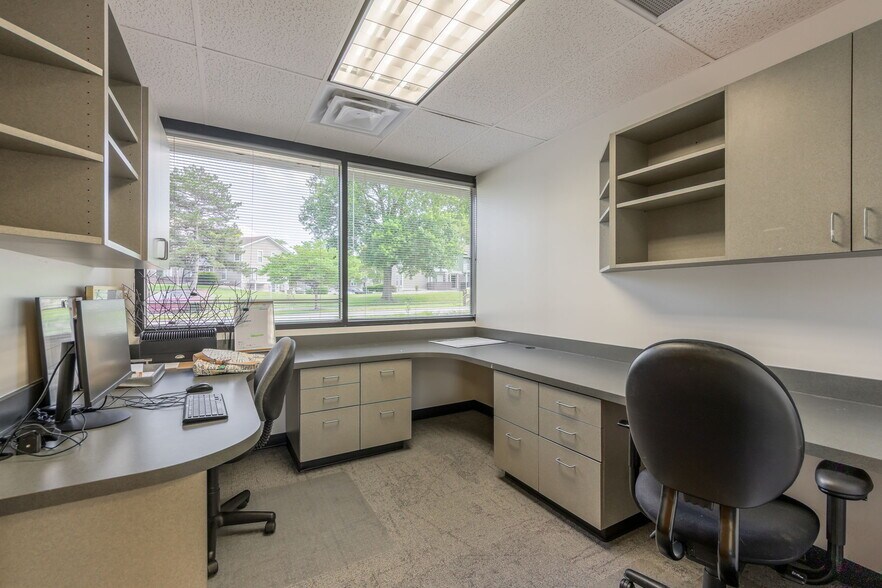 More Photos Of 2850 NE Kendallwood Pky, Kansas City Loft Creative Space For Sale