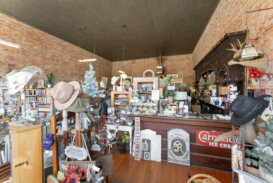 More Photos Of 110 Locust St, Oakland Storefront For Sale