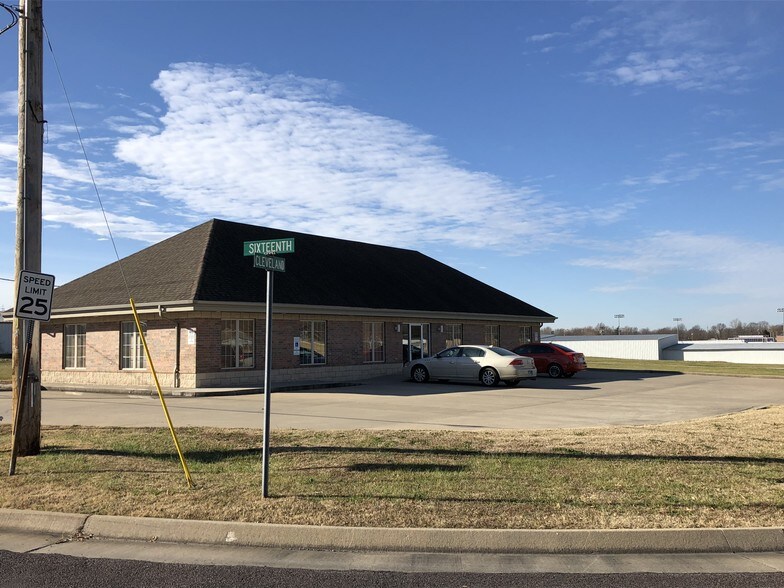 More Photos Of 1515 E Cleveland Ave, Monett Office For Lease