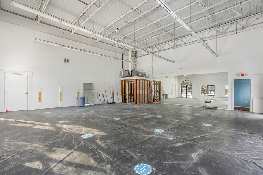 More Photos Of 34 Patria Rd, South Windsor Flex For Lease