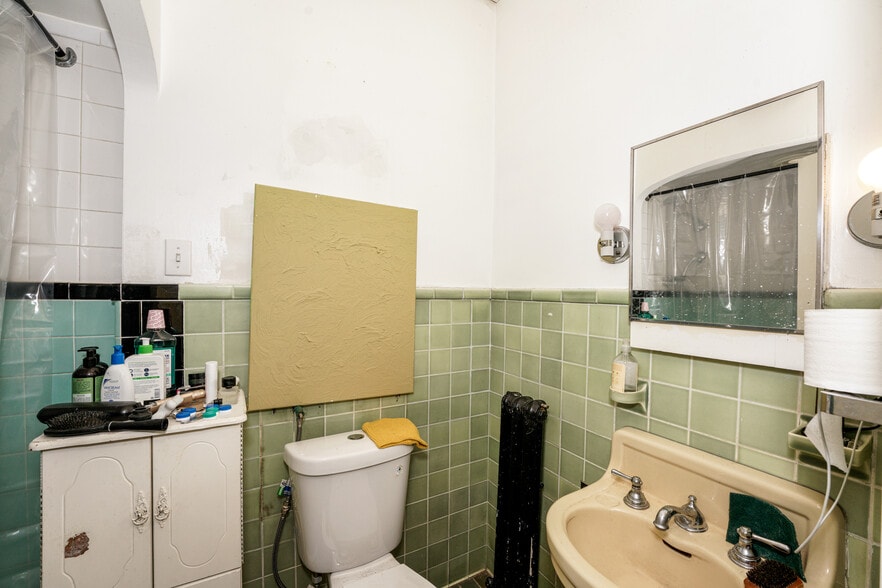 More Photos Of 2670-2678 N Holton St, Milwaukee Storefront Retail Residential For Sale