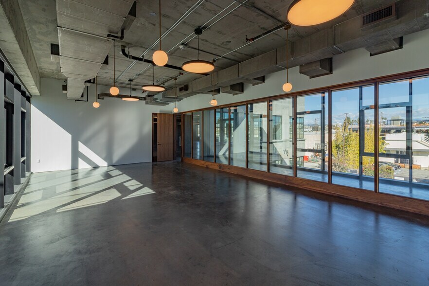 More Photos Of 1650 Euclid St, Santa Monica Office For Sale