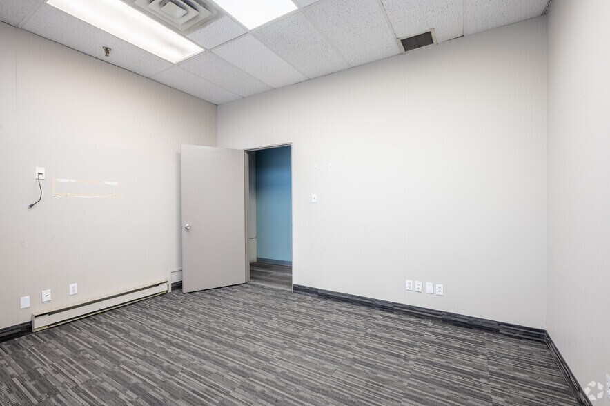 More Photos Of 25 Tangiers Rd, Toronto Manufacturing For Lease