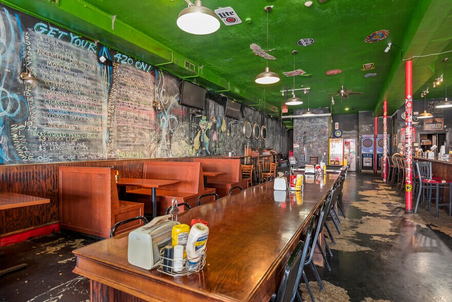 More Photos Of 310 Seabreeze Blvd, Daytona Beach Storefront For Sale