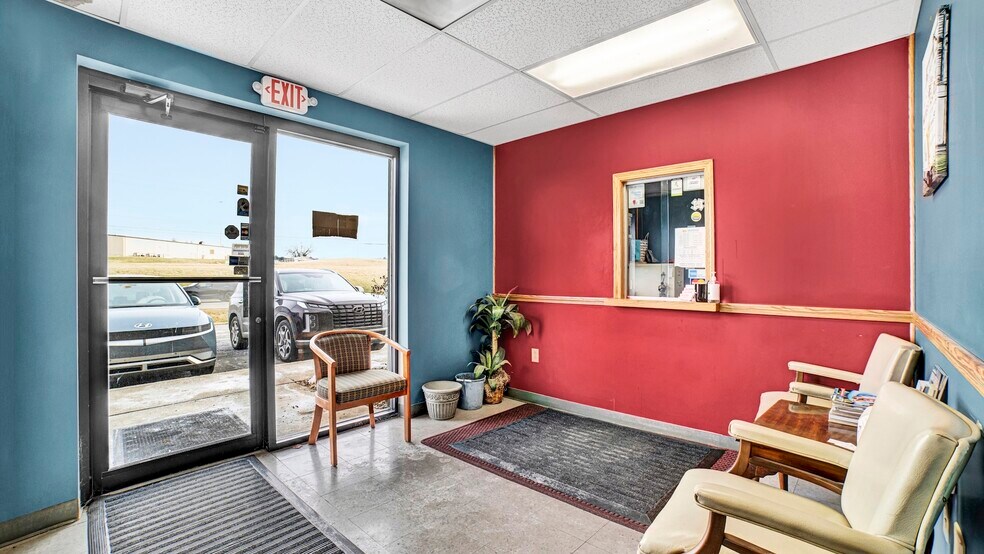 More Photos Of 961 N Main St, Mansfield Warehouse For Lease