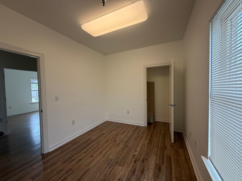 More Photos Of 5722 Hickory Plaza Dr, Nashville Office For Lease