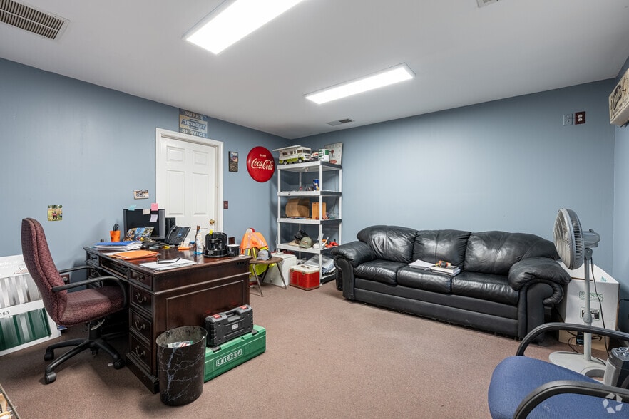 More Photos Of 1009 N Tennessee St, Cartersville Office For Sale