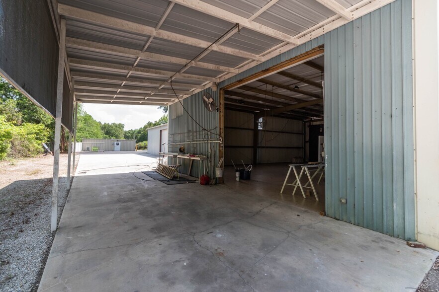 More Photos Of 419 SE 6th St, Williston Warehouse For Lease