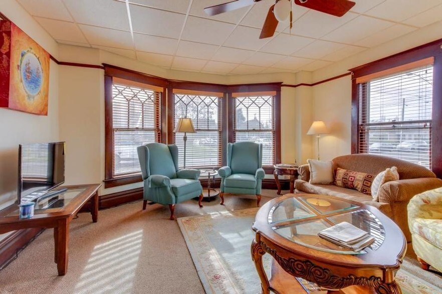 More Photos Of 707 NE 5th St, McMinnville Office For Sale