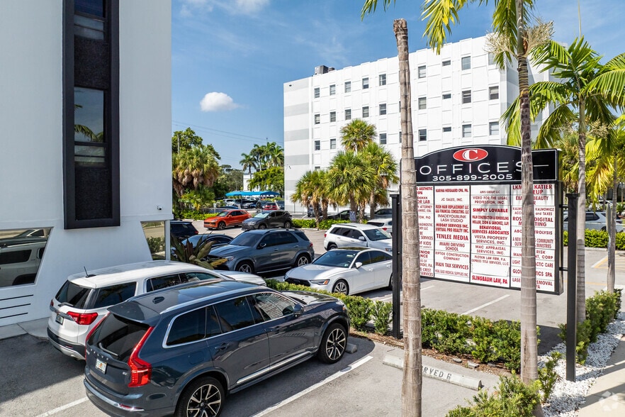 More Photos Of 2500 Hollywood Blvd, Hollywood Office For Lease