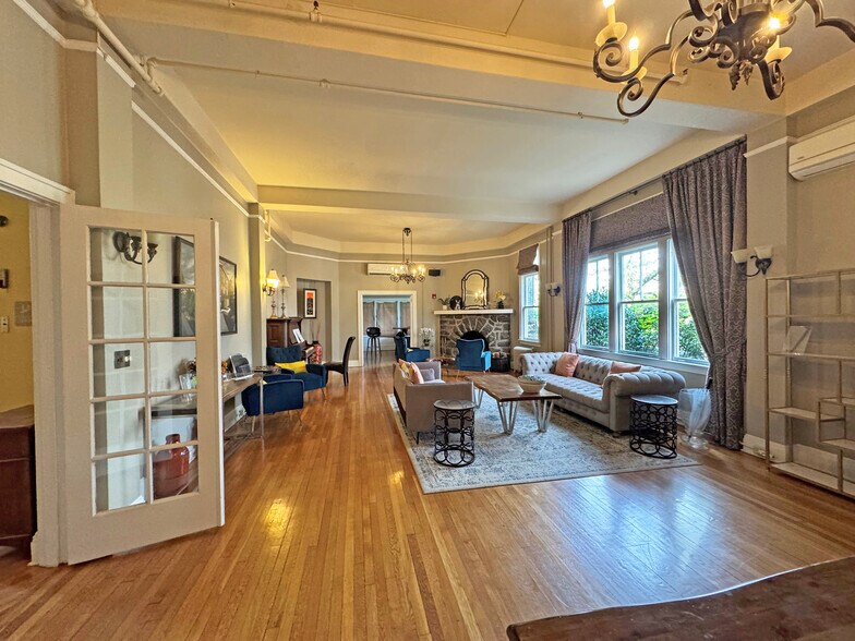 More Photos Of 301 E Chestnut St, Asheville Hotel For Lease