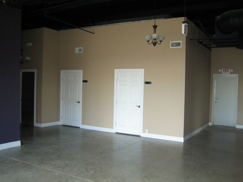 More Photos Of 2423 S Bell Blvd, Cedar Park Freestanding For Sale