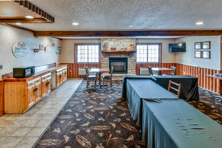 More Photos Of 1100 Imperial Ave, Rothschild Hotel For Sale