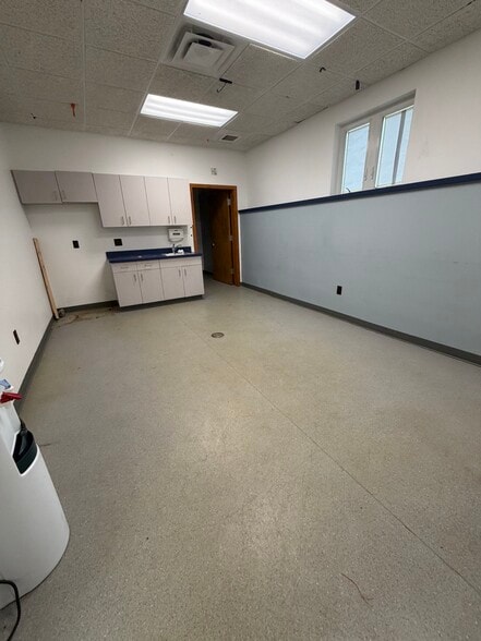 More Photos Of 562 Rubber Ave, Naugatuck General Retail For Lease