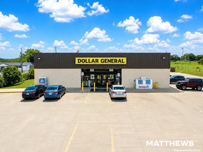 Primary Photo Of 307 Center Ave S, Mitchellville Freestanding For Sale