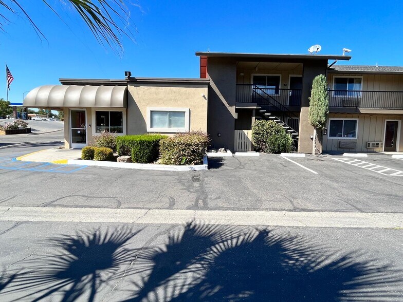 More Photos Of 30 Gilmore Rd, Red Bluff Hotel For Sale