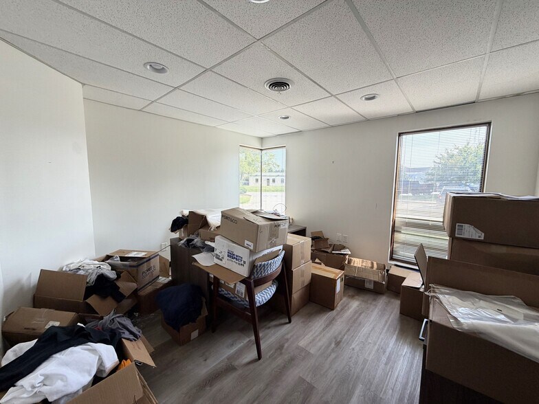 More Photos Of 1044-1046 Summit Dr, Carmel Light Distribution For Lease
