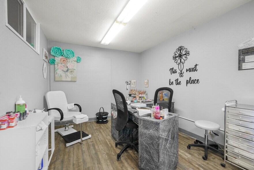 More Photos Of 118 Engle Ave, Molalla Storefront For Sale