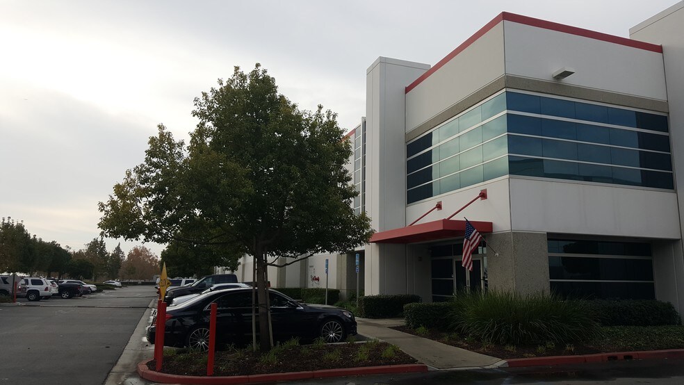 More Photos Of 9190 Hyssop Dr, Rancho Cucamonga Warehouse For Lease