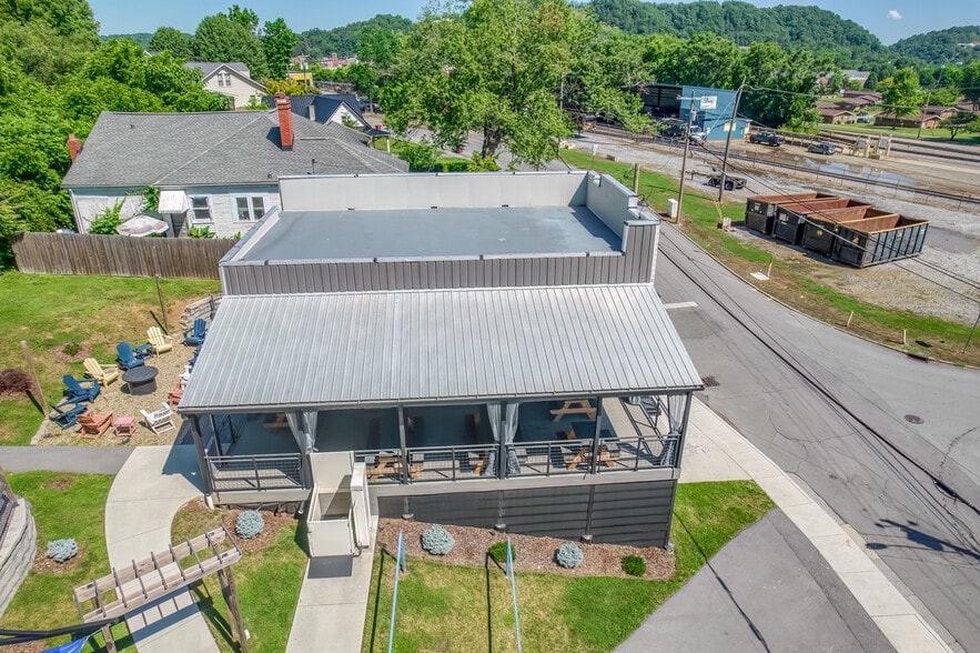 More Photos Of 640 E Maple St, Johnson City Bar For Sale