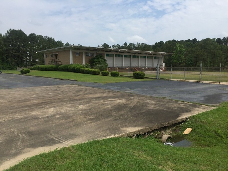 Primary Photo Of 5506 Jefferson Pky, Pine Bluff Truck Terminal For Sale