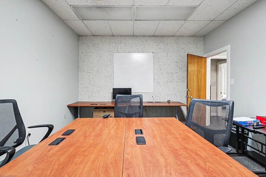 More Photos Of 8407 Richmond Hwy, Alexandria Storefront For Sale