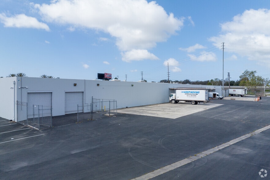 More Photos Of 3731 Warner Ave, Santa Ana Warehouse For Lease