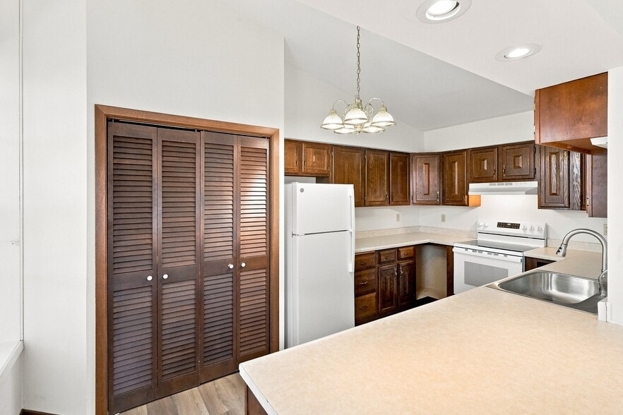 More Photos Of 604 N Main St, Spearfish General Retail For Sale