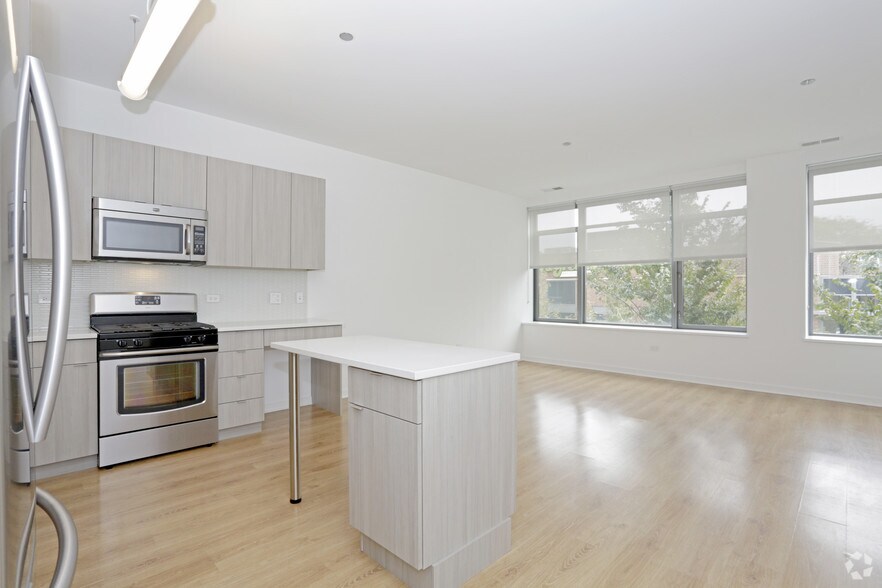 More Photos Of 558 W Webster Ave, Chicago Apartments For Lease