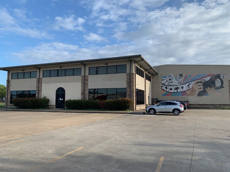 More Photos Of 11500 S Sam Houston Pkwy W, Houston Showroom For Sale