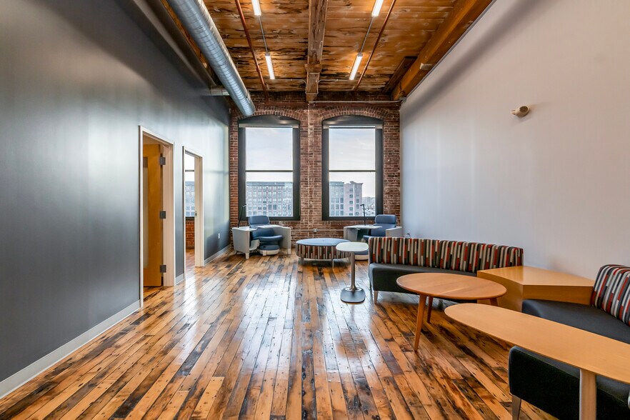 More Photos Of 1 Union St, Lawrence Office For Lease