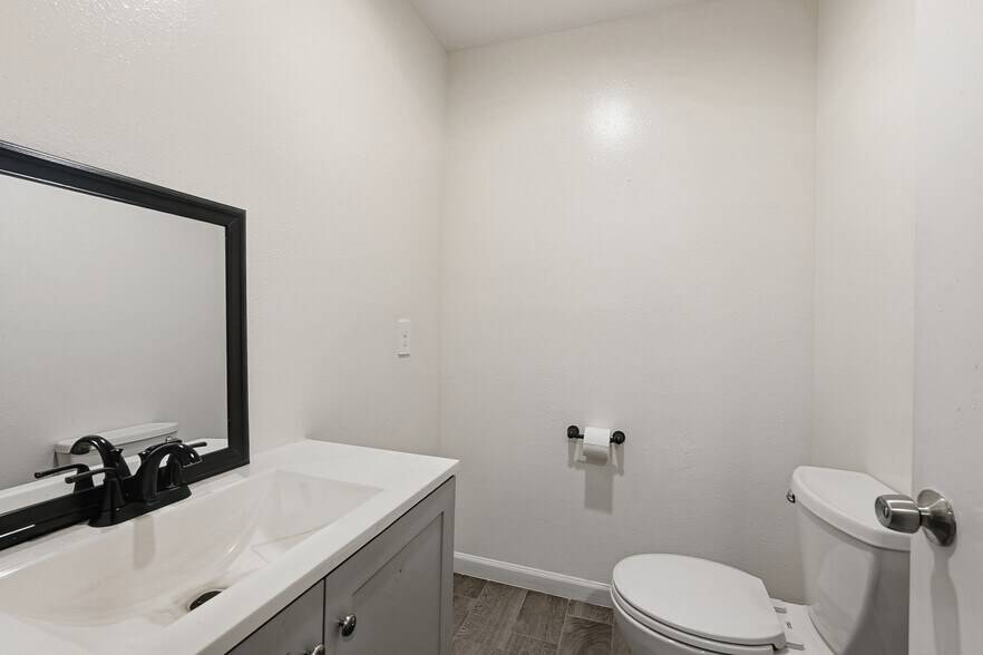More Photos Of 107 Rice Ln, Huntsville Warehouse For Sale