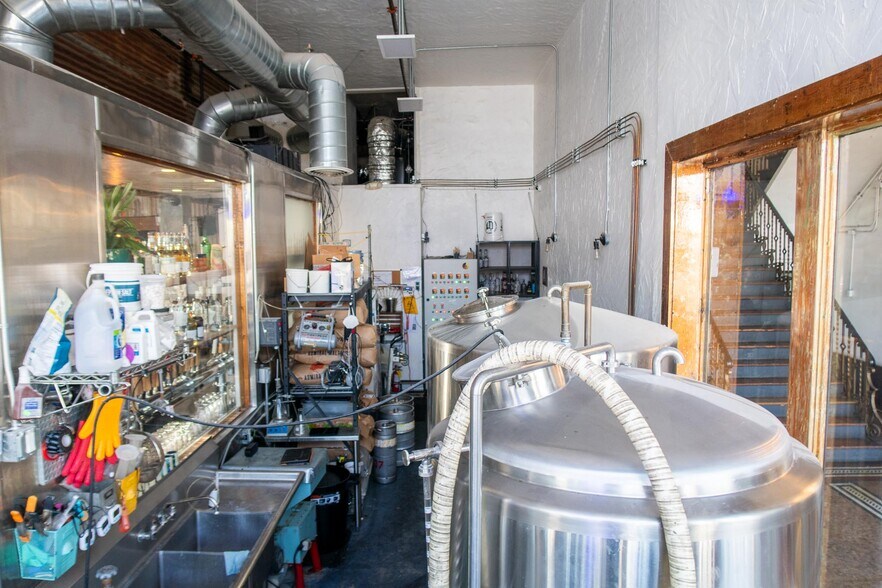 More Photos Of 1700-1712 1/2 W Sunset Blvd, Los Angeles Apartments For Lease