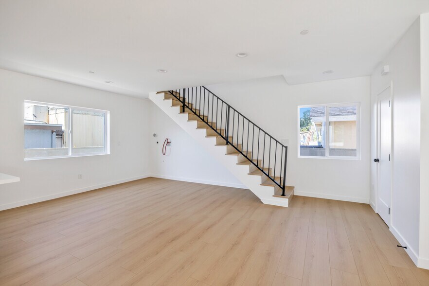 More Photos Of 10905 Dalerose Ave, Inglewood Multifamily For Sale