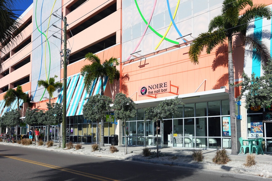 Primary Photo Of 490 Poinsettia Ave, Clearwater Parking Garage For Lease