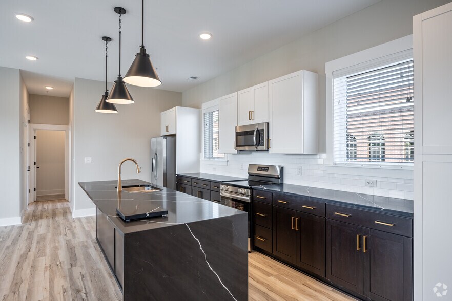 More Photos Of 1421-1422 Bainbridge St, Richmond Apartments For Sale