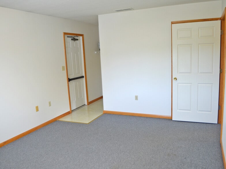 More Photos Of 4546 W Ridge Road, Erie Office For Sale