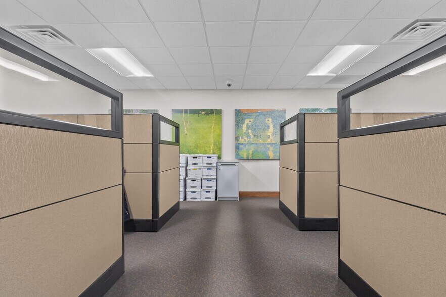 More Photos Of 2492 Crest Dr, Lake Geneva Office For Sale