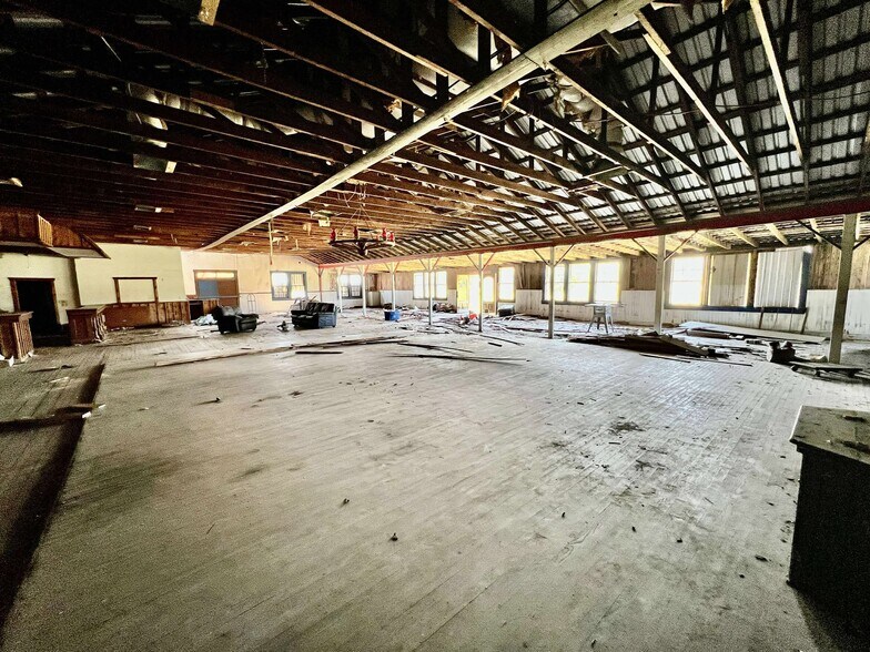 More Photos Of 17662 US 87 Hwy, Fredericksburg Flex For Sale