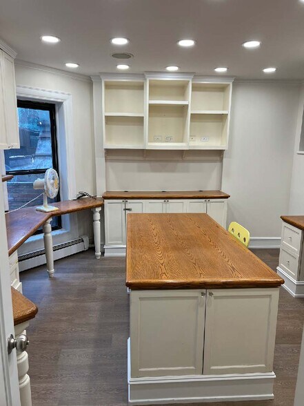 More Photos Of 1300 Madison Ave, New York Storefront Retail Office For Lease