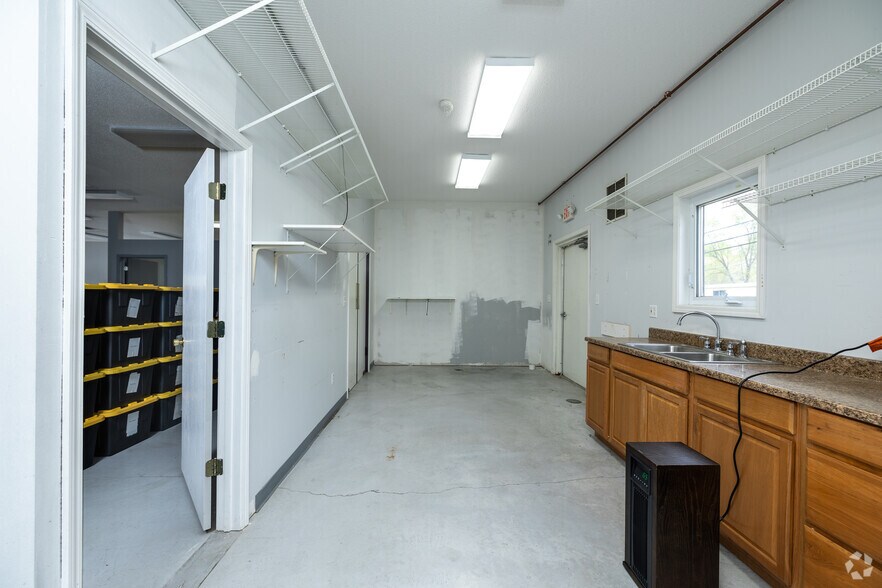 More Photos Of 5801 Old Collinsville Rd, Fairview Heights General Retail For Lease