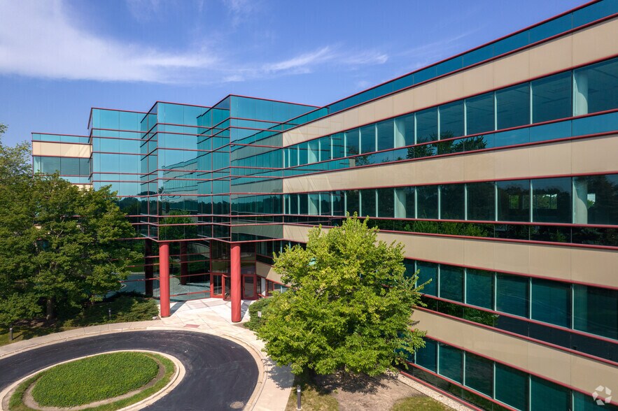 More Photos Of 1 Overlook Pt, Lincolnshire Unknown For Lease