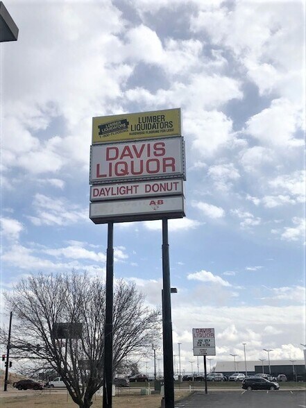 More Photos Of 8909 W Kellogg Dr, Wichita Storefront For Lease