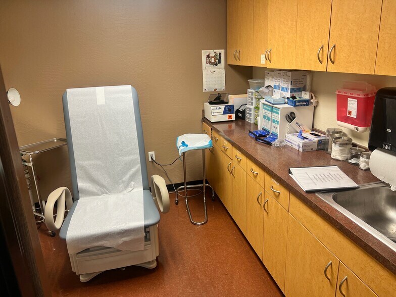 More Photos Of 15236 N 59th Ave, Glendale Medical For Sale