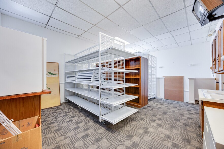 More Photos Of 30 E Main St, Luray Office For Sale