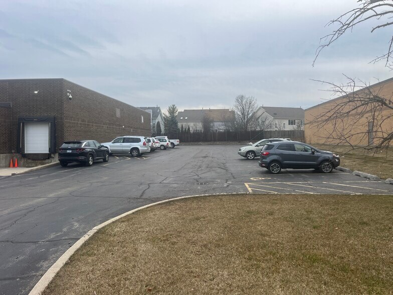 More Photos Of 1355 Wilhelm Rd, Mundelein Warehouse For Lease