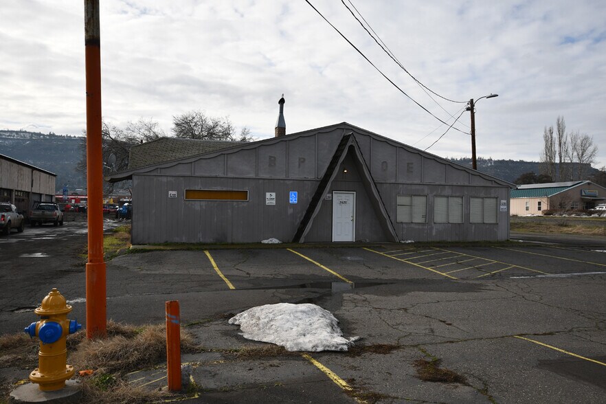 More Photos Of 2620 W 2nd St, The Dalles Restaurant For Sale