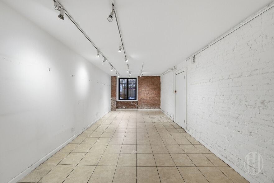 Primary Photo Of 210 W 82nd St, New York Apartments For Lease